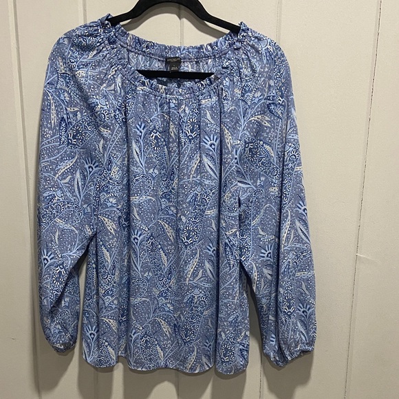 Ann Taylor Factory Tops - Ann Taylor Factory Blue and White Floral Blouse